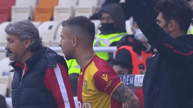 Adem Büyük Kendisini Maça Aldı, Sosyal Medya Yıkıldı